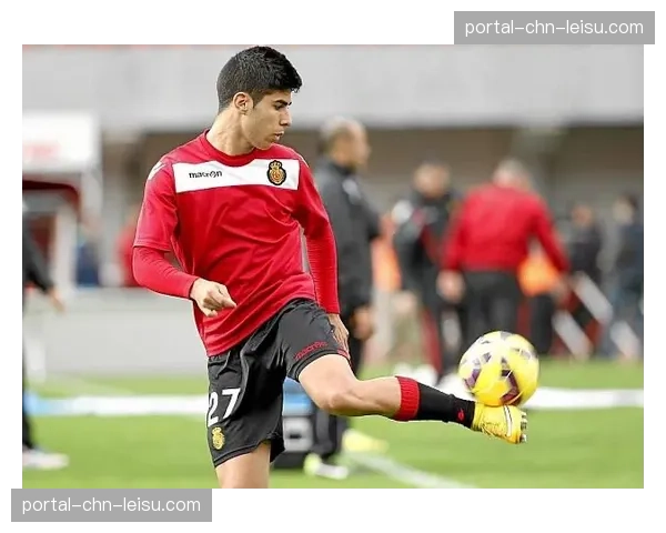 西甲即时：皇马vs马略卡，维尼修斯突破造点，本泽马主罚命中